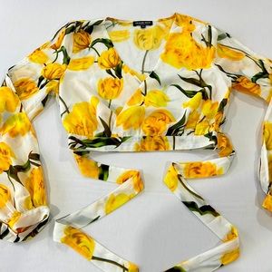 Fashion Nova Tops| Yellow flower crop top| Size:M